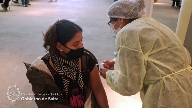 Comenzó en Salta la vacunación contra el coronavirus a mayores de 25 años sin factores de riesgo