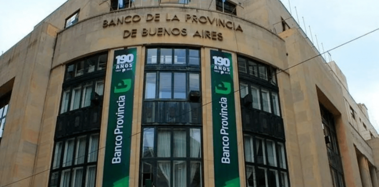 Controversia por una deuda del Banco Provincia: debía pagar con dólares pero terminó entregando pesos