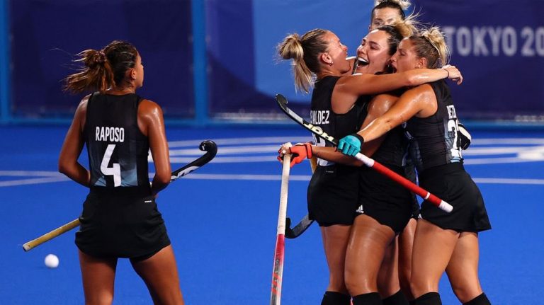 Las Leonas superaron a India, se aseguraron una medalla y jugarán la final de los Juegos Olímpicos por tercera vez en la historia