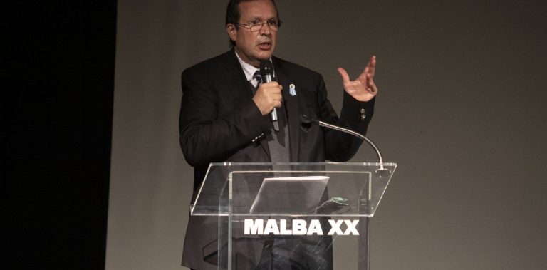 El Gobierno aprobó el pago de un bono de 15.000 pesos para artistas El Gobierno aprobó el pago de un bono de 15.000 pesos para artistas