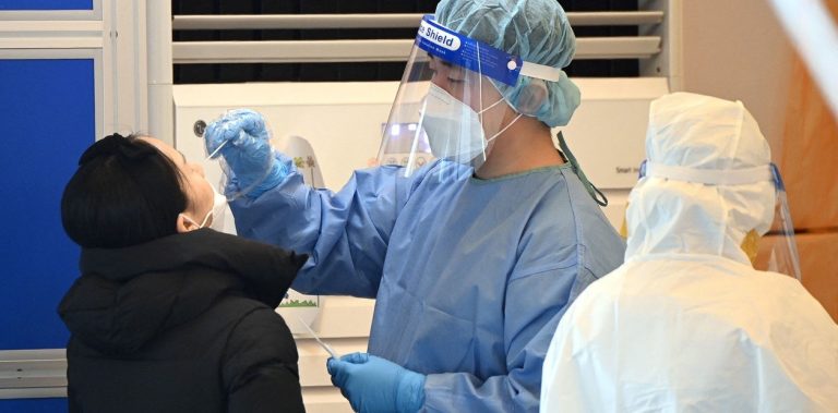 La advertencia de la OMS: “Nos enfrentamos a un tsunami de infecciones por covid en el mundo, tanto de delta como de Ómicron” La advertencia de la OMS: “Nos enfrentamos a un tsunami de infecciones por covid en el mundo, tanto de delta como de Ómicron”