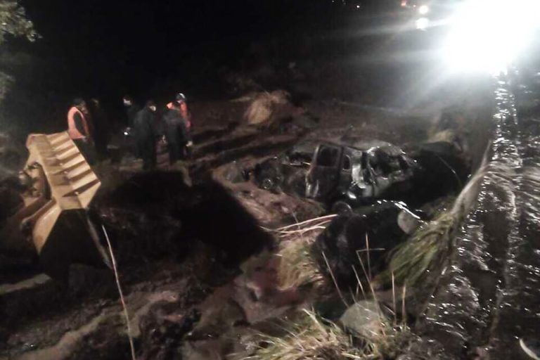 Iban en auto y fueron arrastrados por un río en Potrerillos: dos chicos murieron y hay un desaparecido