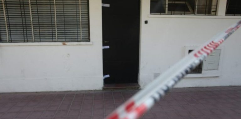 Discusión, misterio y muerte: hallaron a un joven apuñalado en el baño de su casa Discusión, misterio y muerte: hallaron a un joven apuñalado en el baño de su casa